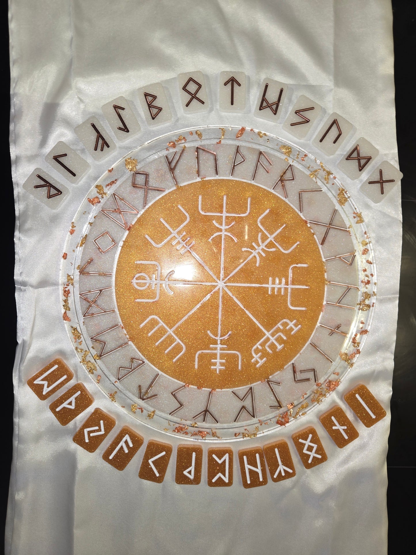 Jeu de Runes Divinatoires Futhark - Guidé par le Vegvisir
