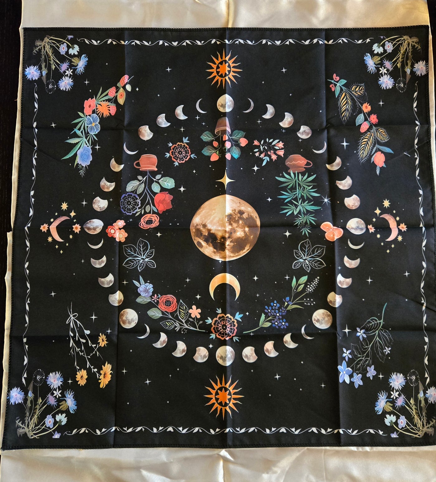 Tissu autel phases lune - nappe tarot divination oracle wicca spiritualité