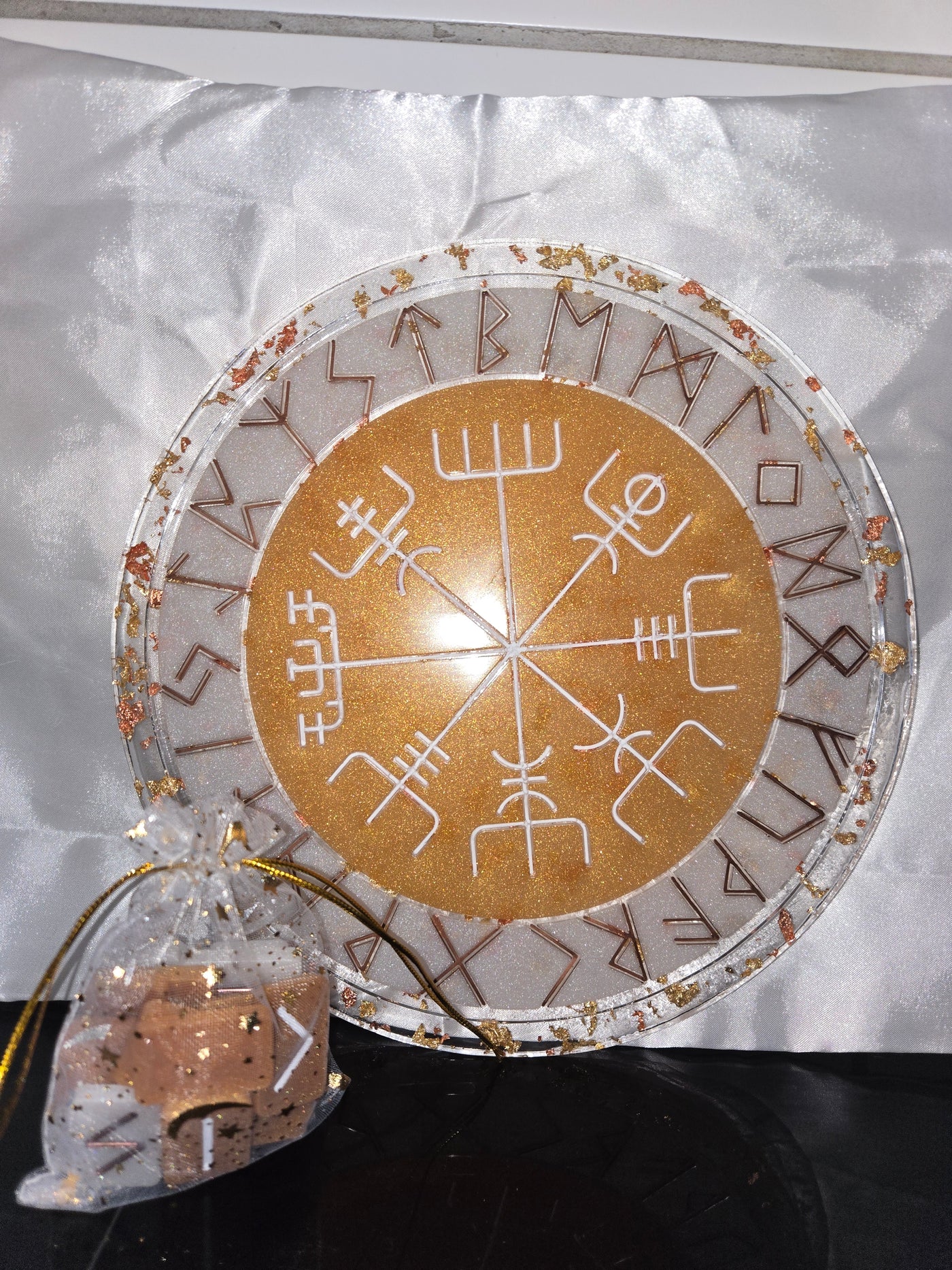 Plateau de Divination Runique Futhark et Vegvísir : Magie Nordique et Guidance