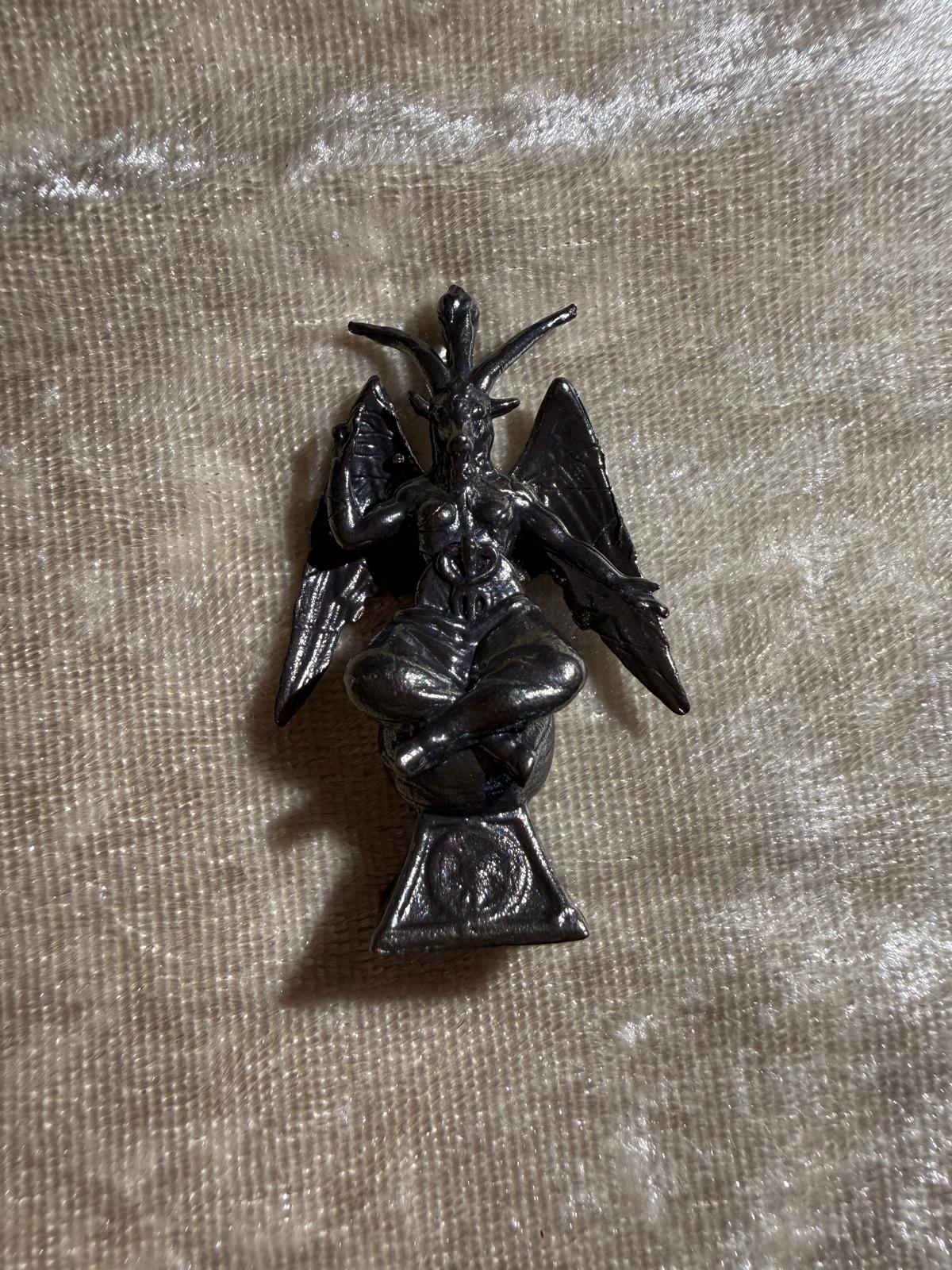 Statuette Baphomet Occulte : Symbole de l'Équilibre et de la Dualité Ésotérique
