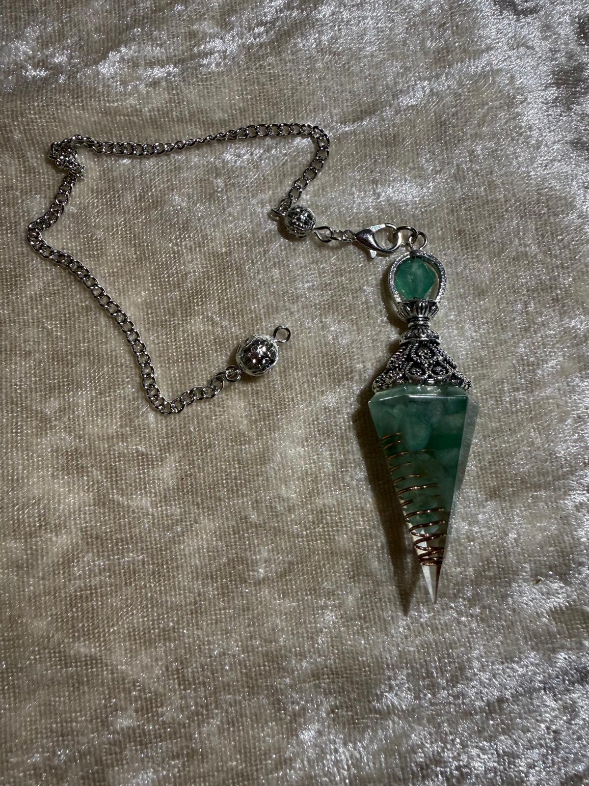 Pendule harmonisation cristal vert cuivre - guérison chakra cœur lithothérapie