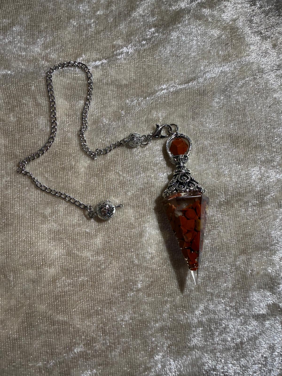 Pendule Divinatoire en Résine & Jaspe Rouge – Ancrage et Vitalité