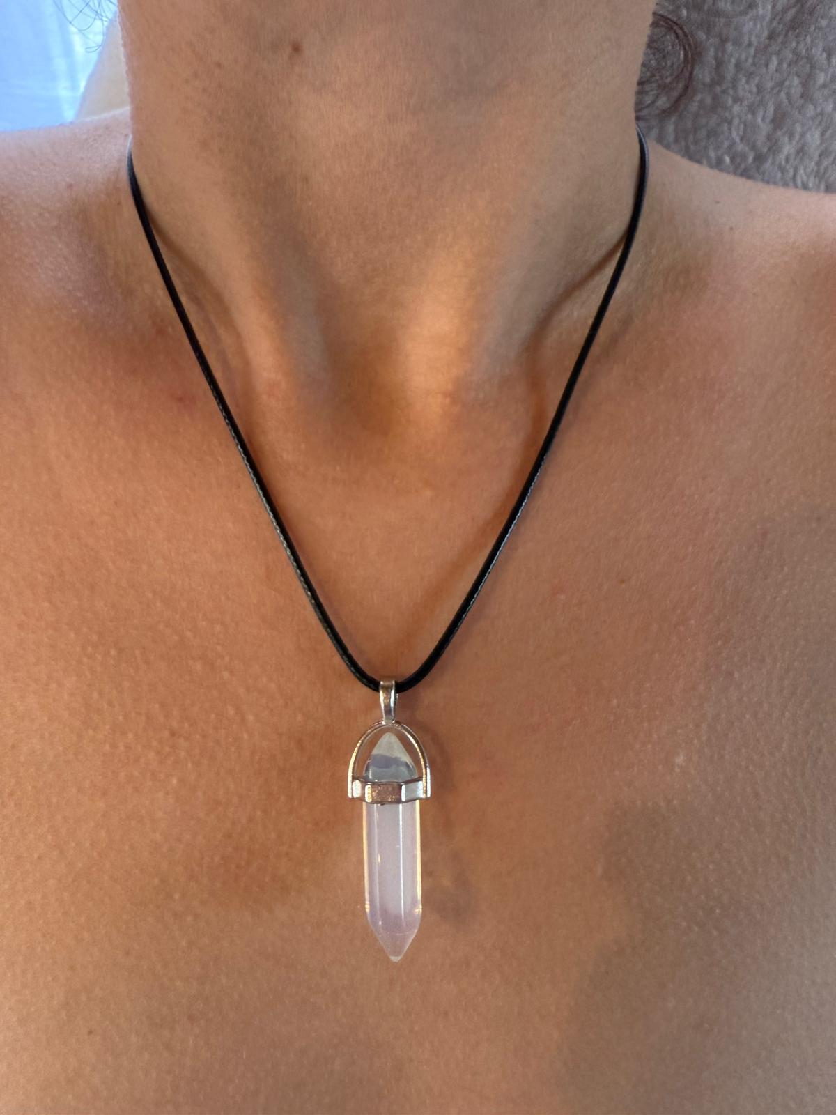 Collier quartz aura irisé - pierre harmonie spiritualité énergies positives